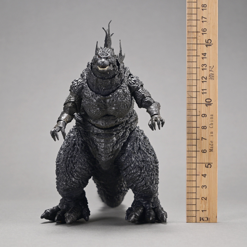 SHM NECA 2023 versión de la pe - Model Kit Kiryu reseña y precio
